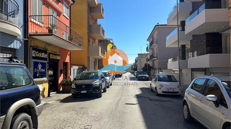 PORTO RECANATI  CENTRO VENDESI NEGOZIO AFFITTATO